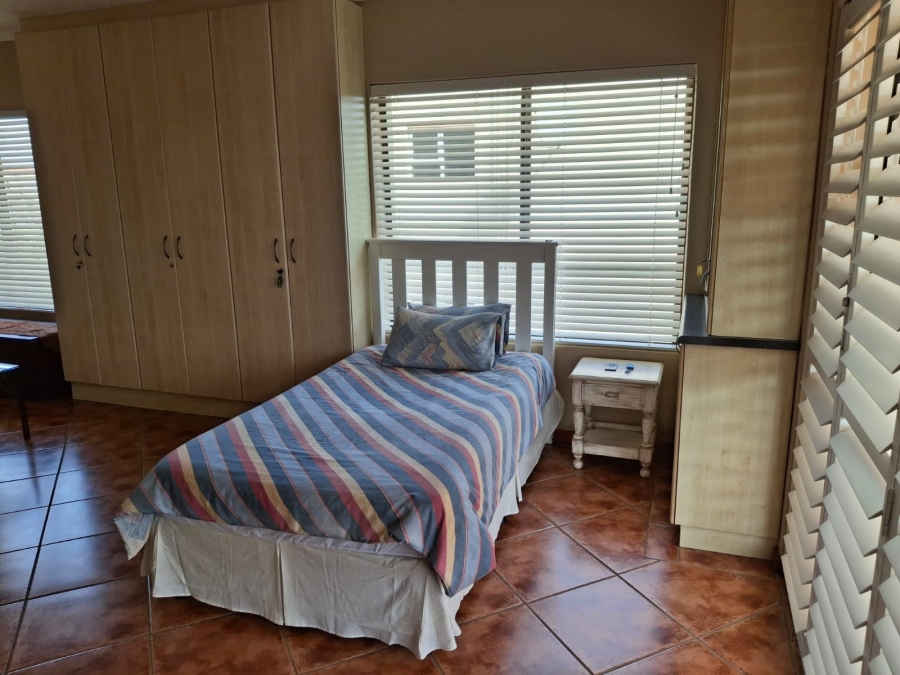 To Let 1 Bedroom Property for Rent in Summerstrand Eastern Cape